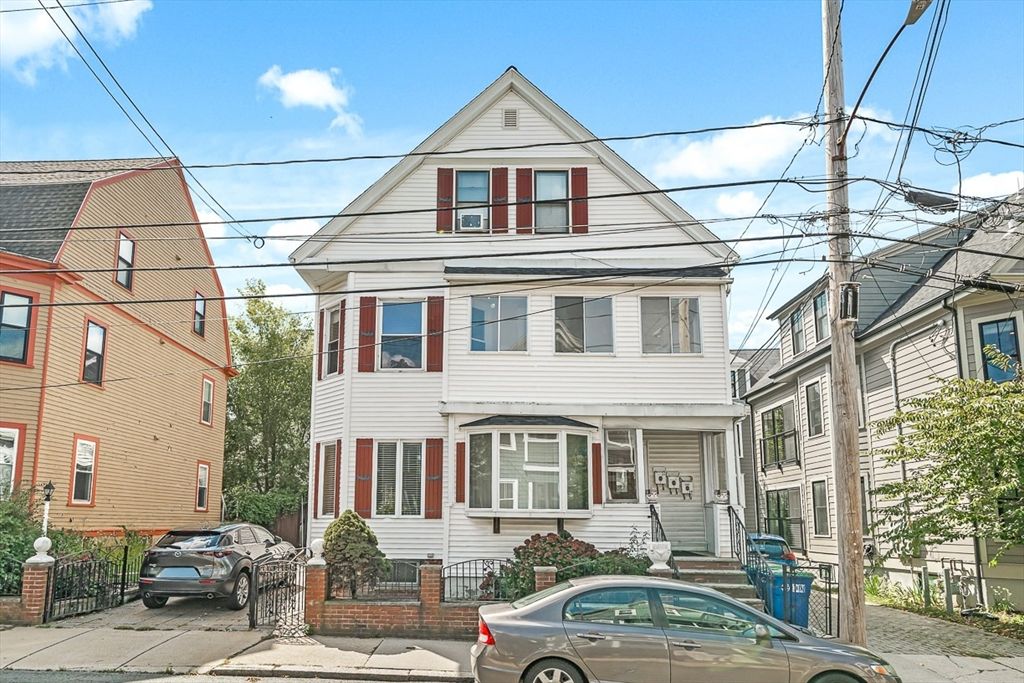 Exterior, Facade, Queen Anne Victorian