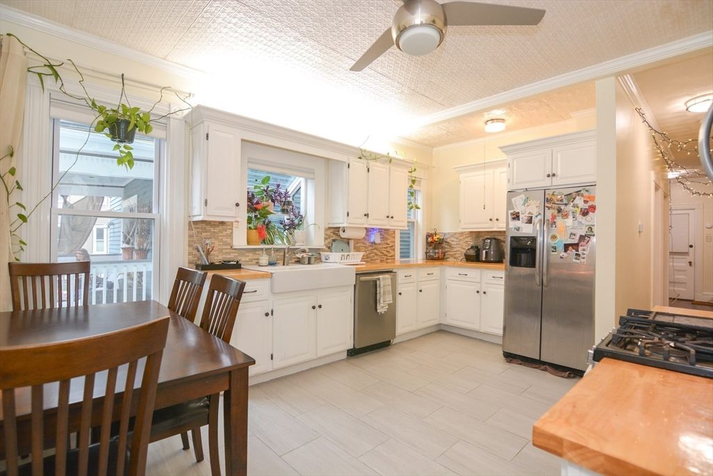 Dining room, Interior, Kitchen, Stainless Steel Appliances, Wood Texture Flooring