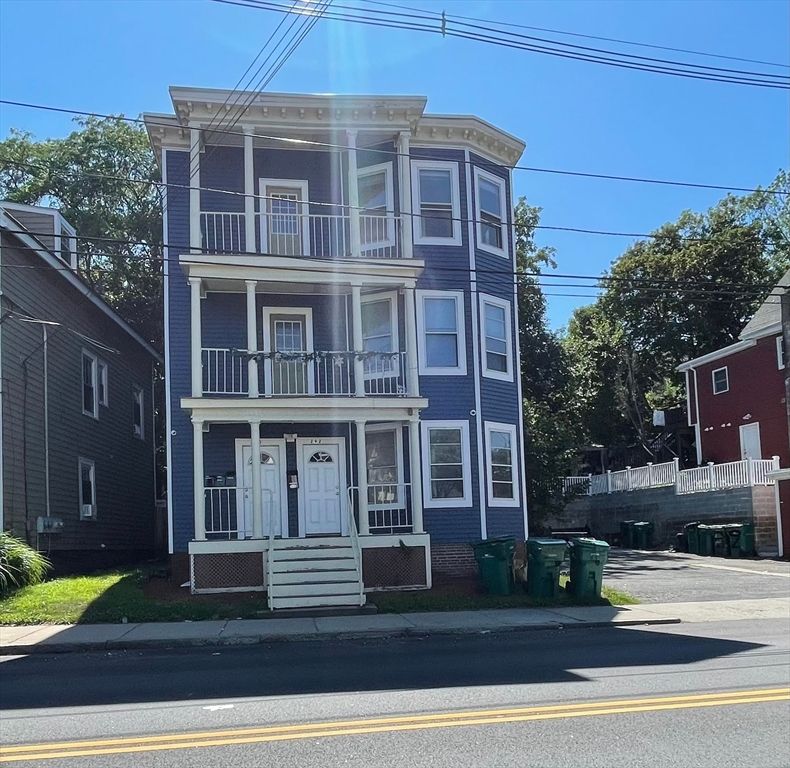 Exterior, Facade, Queen Anne Victorian