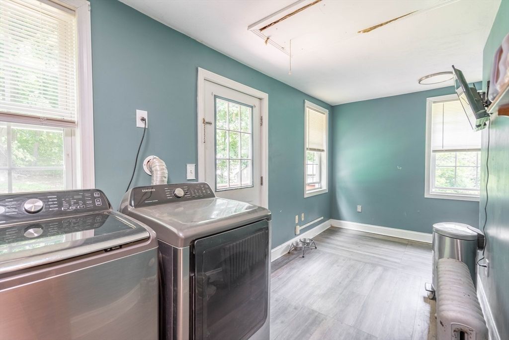 Interior, Washer, Wood Texture Flooring