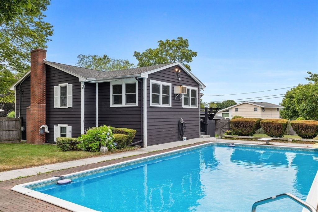 Exterior, Pool