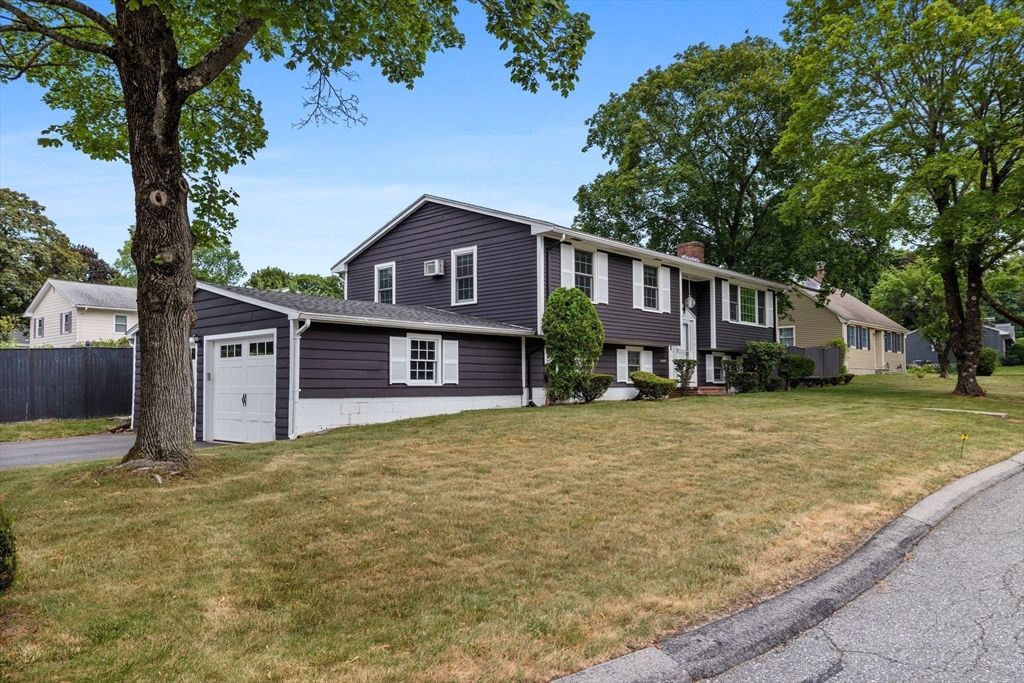 Attached, Exterior, Facade, Raised Ranch