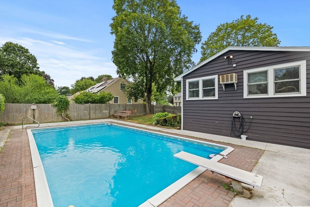 Exterior, Pool