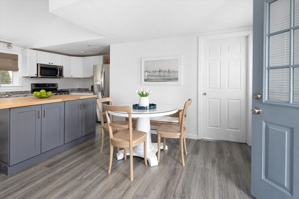 Dining room, Interior, Kitchen, Recessed Lighting, Stainless Steel Appliances, Wood Texture Flooring