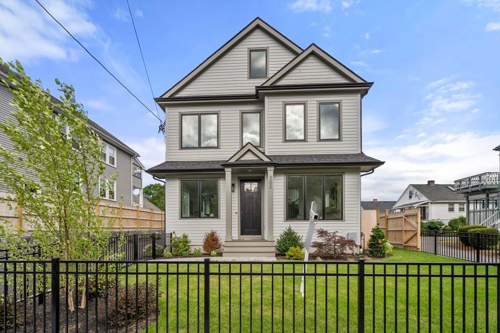 Exterior, Facade, Queen Anne Victorian