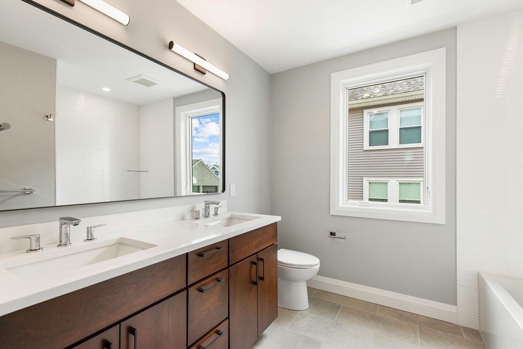 Bathroom, Dual Sink Vanities, Interior, Recessed Lighting