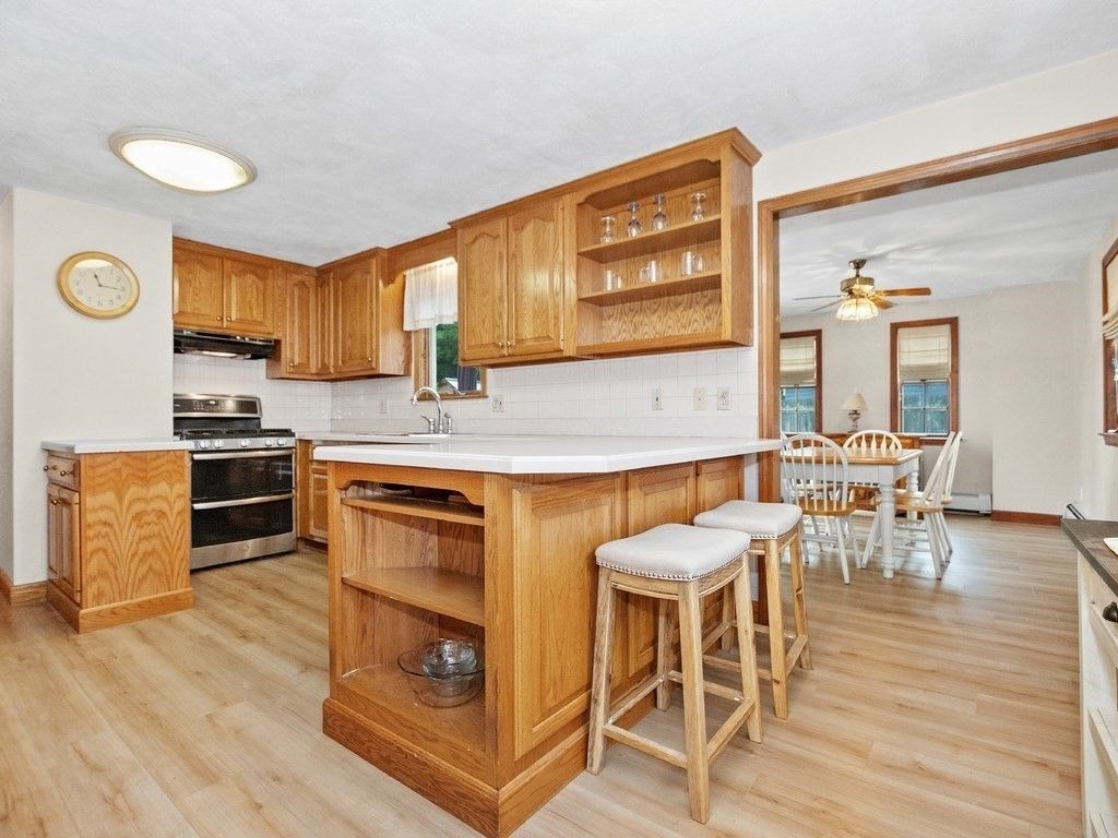 Dining room, Interior, Kitchen, Stainless Steel Appliances, Wood Texture Flooring