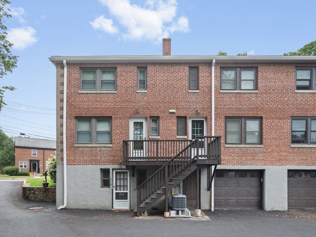 Attached, Exterior, Facade, Brick Facade, Rowhouse