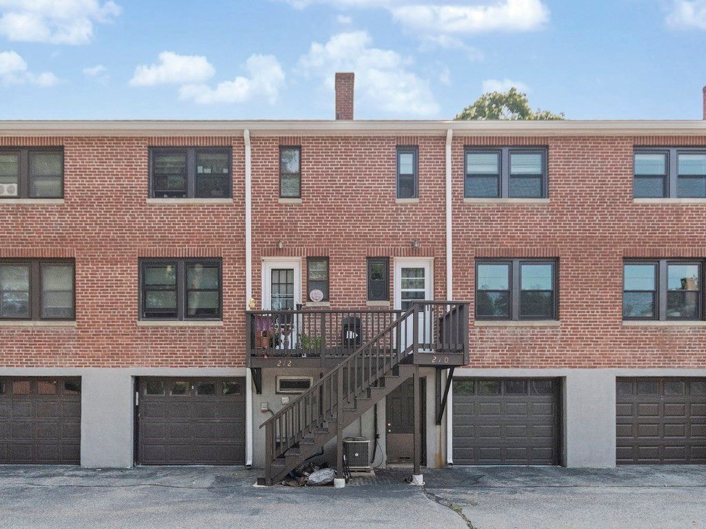 Attached, Exterior, Facade, Brick Facade, Rowhouse