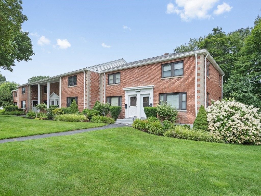 Backyard, Exterior, Facade, Brick Facade, Georgian