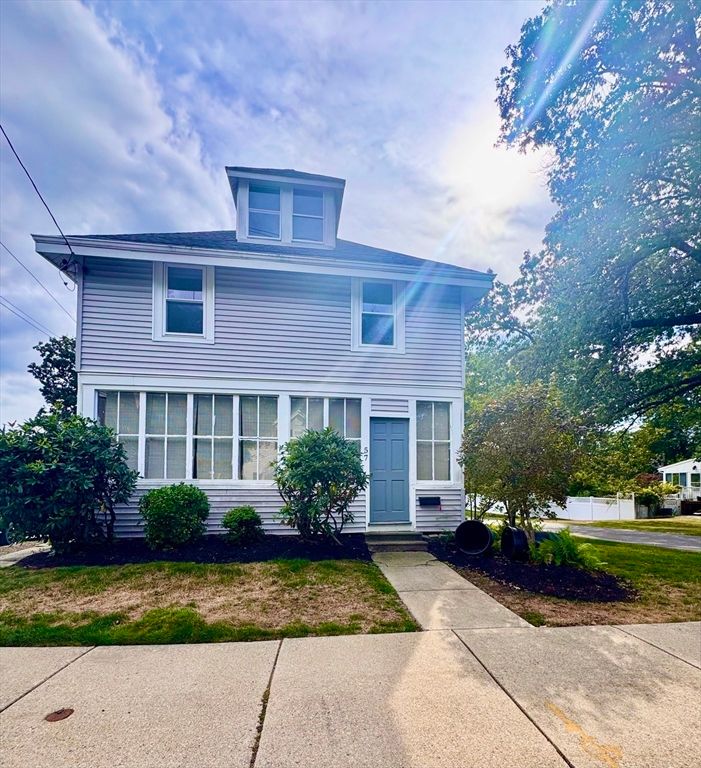 Exterior, Facade, American Foursquare