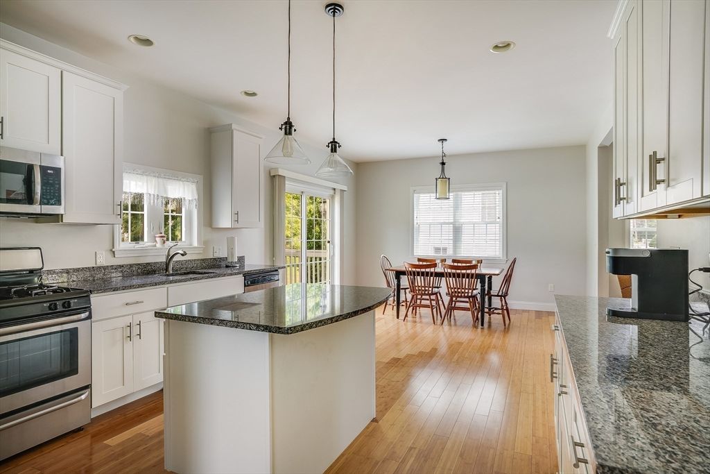 Dining room, Interior, Kitchen, Pendant Lights, Recessed Lighting, Wood Texture Flooring