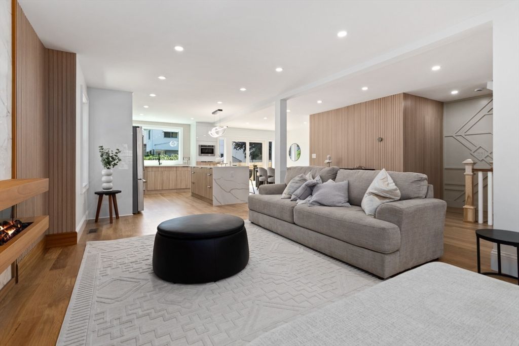 Fireplace, Interior, Living room, Pendant Lights, Recessed Lighting, Wood Texture Flooring