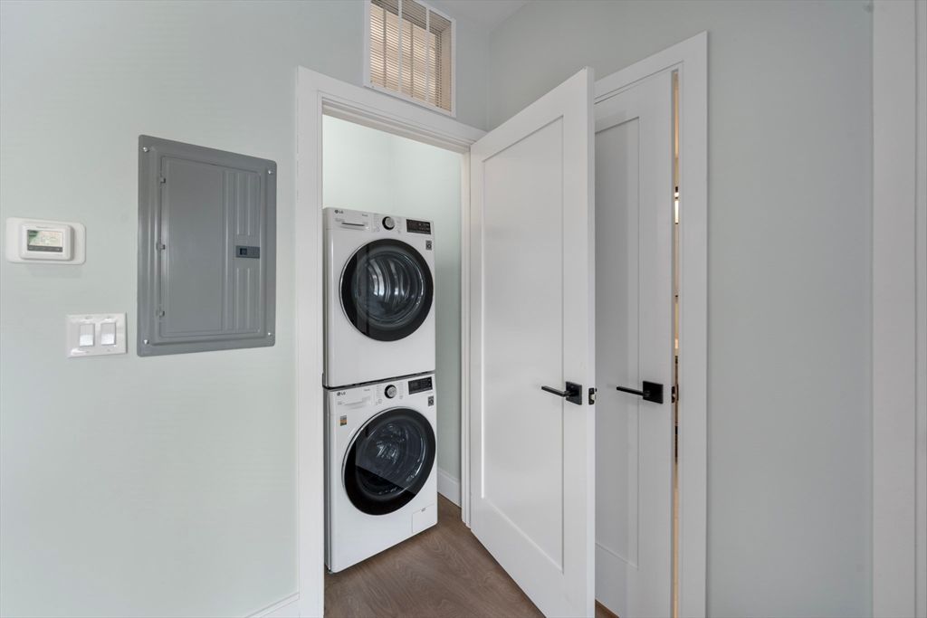 Interior, Utility Closets, Washer, Wood Texture Flooring