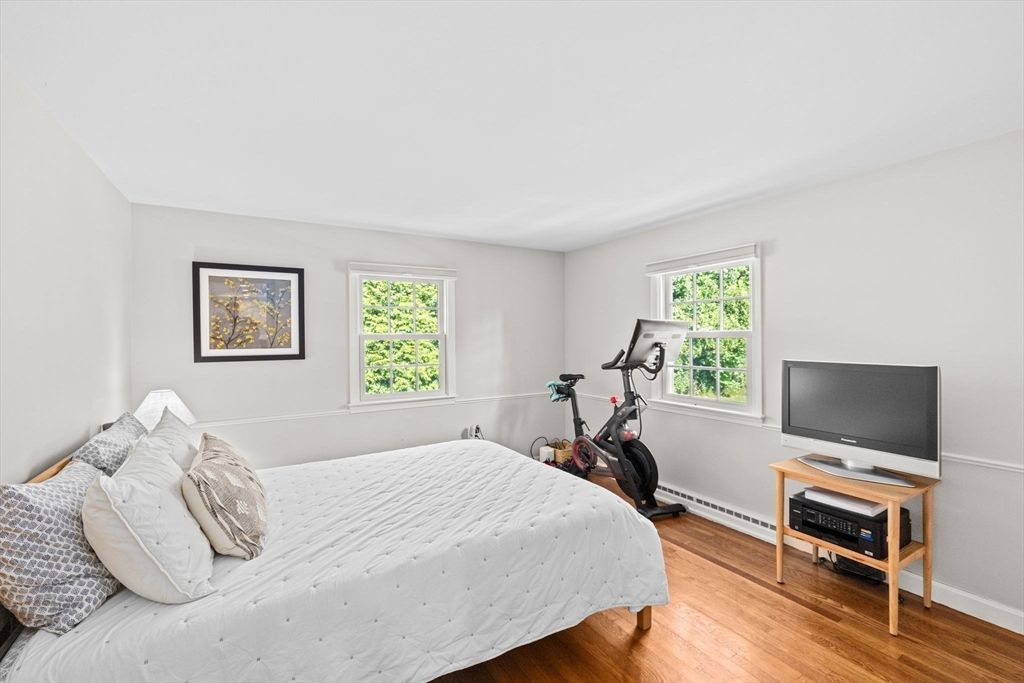 Bedroom, Fitness Equipment, Interior, Wood Texture Flooring