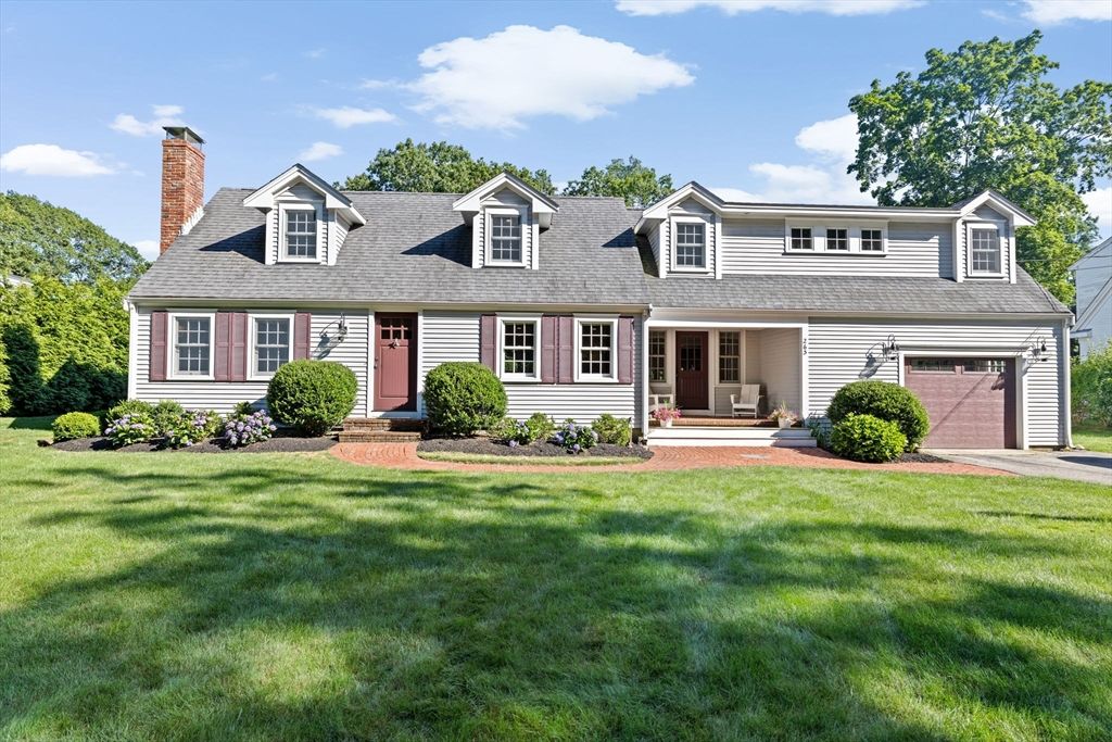 Attached, Exterior, Facade, Cape Cod