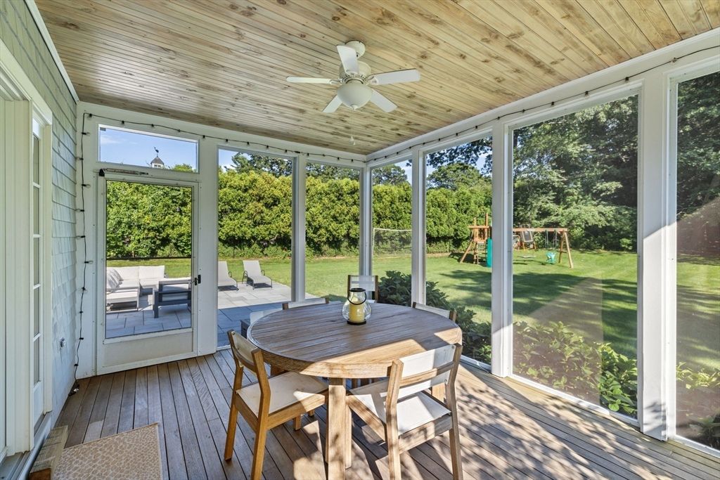 Dining room, Interior, Sun Room, Wooden Ceilings, Wood Texture Flooring