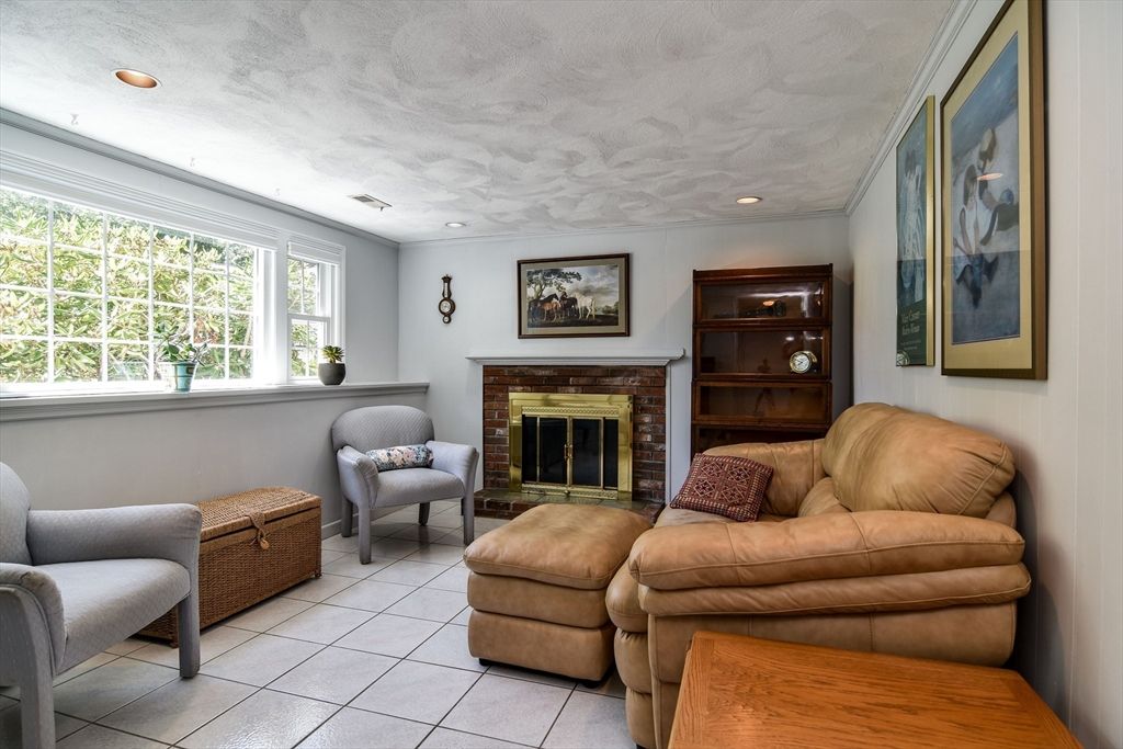 Fireplace, Interior, Living room, Recessed Lighting
