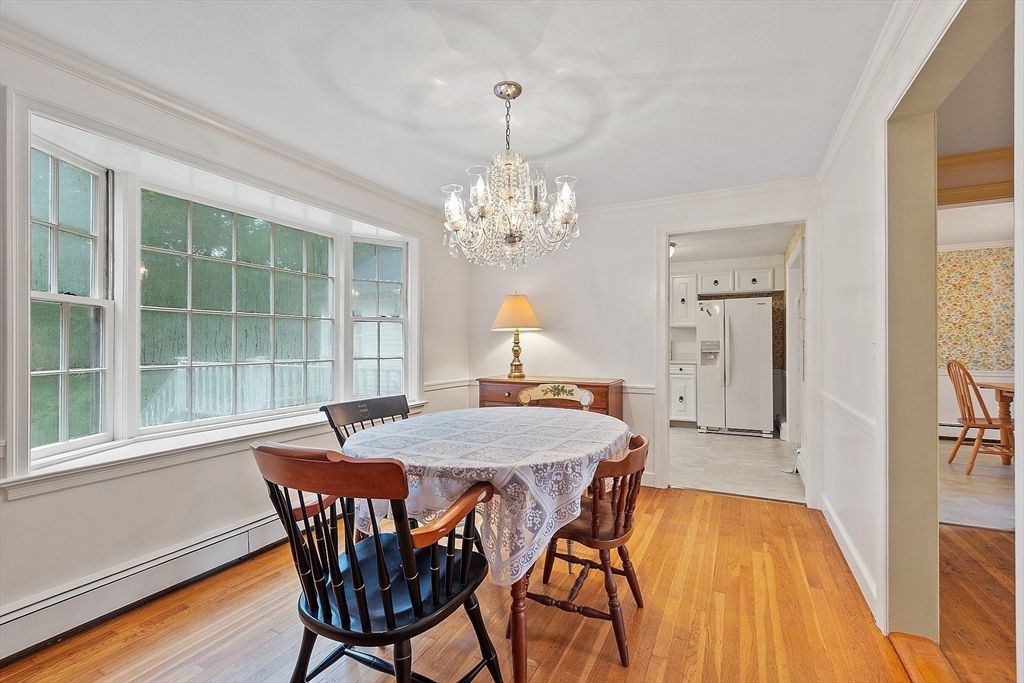 Chandelier, Dining room, Interior, Kitchen, Wood Texture Flooring