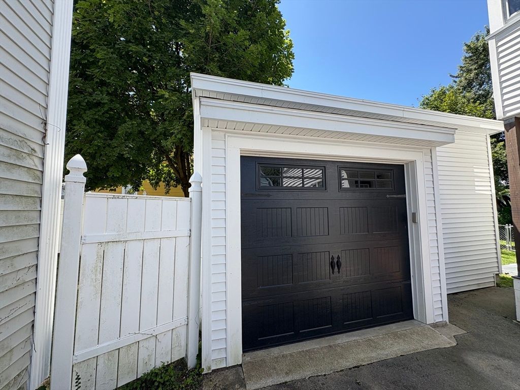 Detached Garage, Exterior