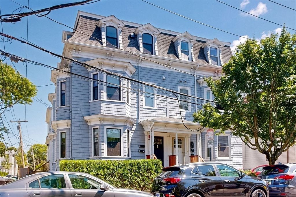Exterior, Facade, Queen Anne Victorian