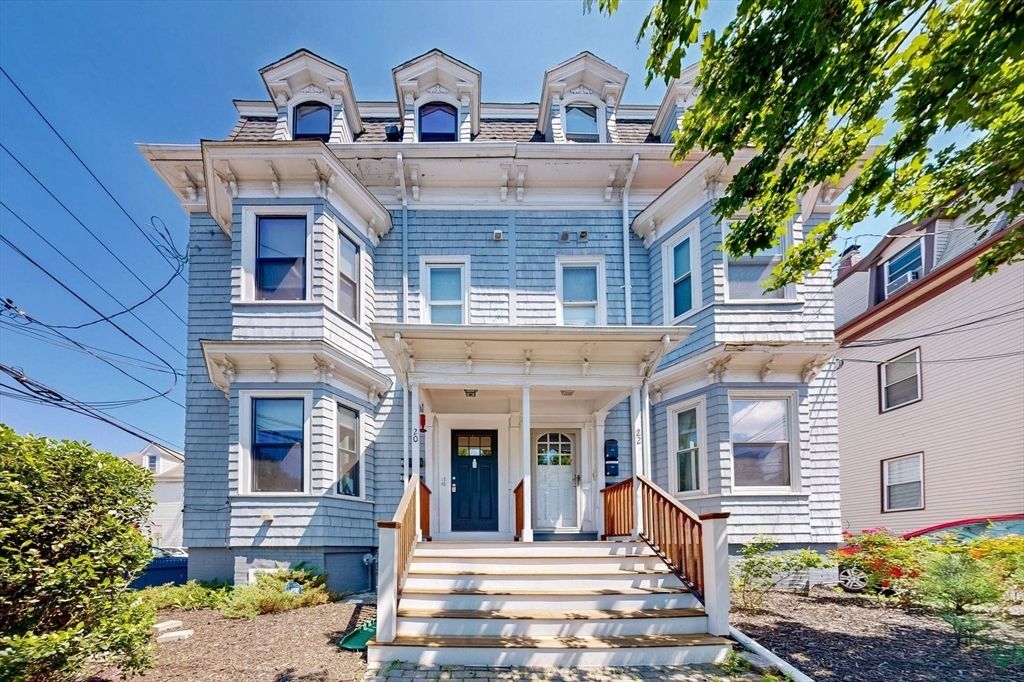 Exterior, Facade, American Foursquare