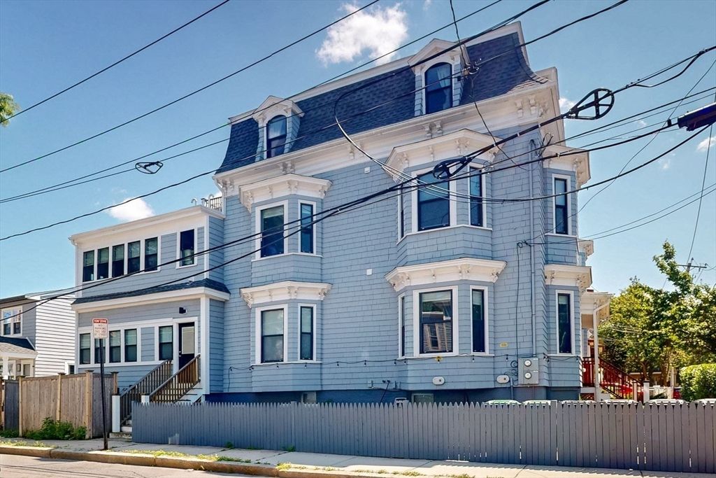 Exterior, Facade, Queen Anne Victorian