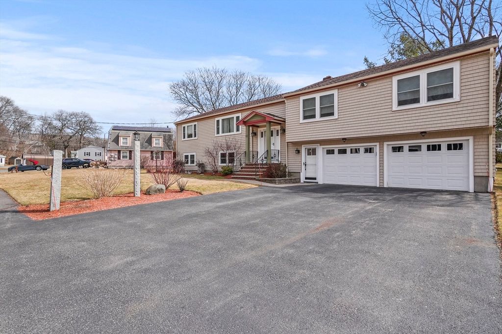 Attached, Exterior, Facade, Raised Ranch