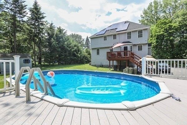 Exterior, Pool, Solar Panels