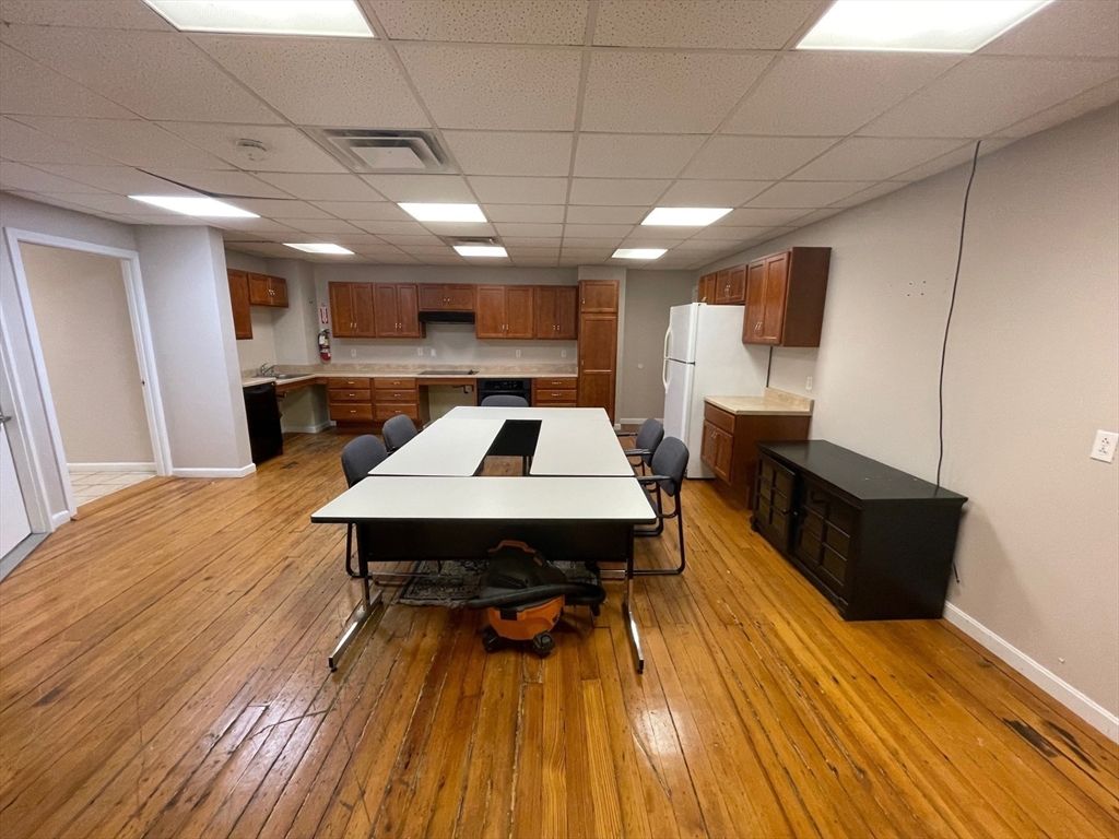 Dining room, Interior, Kitchen, Recessed Lighting, Wood Texture Flooring