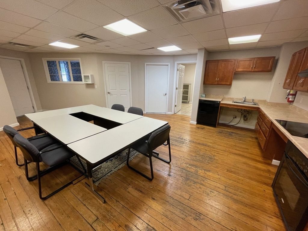 Dining room, Interior, Kitchen, Recessed Lighting, Wood Texture Flooring