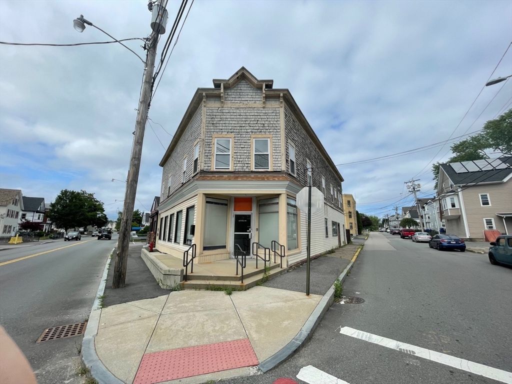Exterior, Facade, Queen Anne Victorian