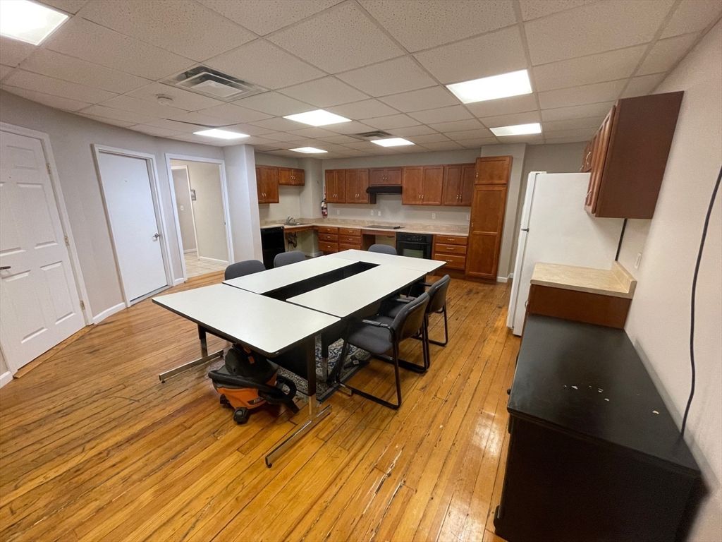 Dining room, Interior, Kitchen, Recessed Lighting, Wood Texture Flooring
