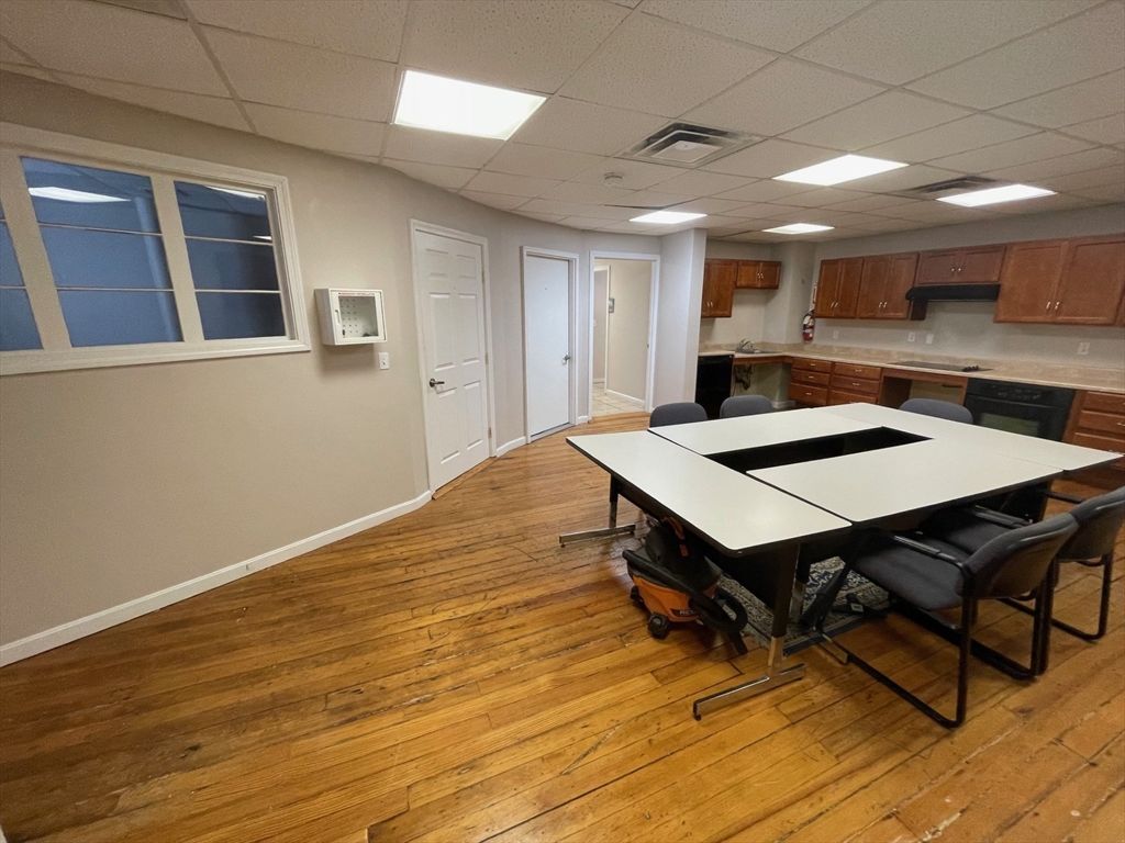 Dining room, Interior, Kitchen, Recessed Lighting, Wood Texture Flooring