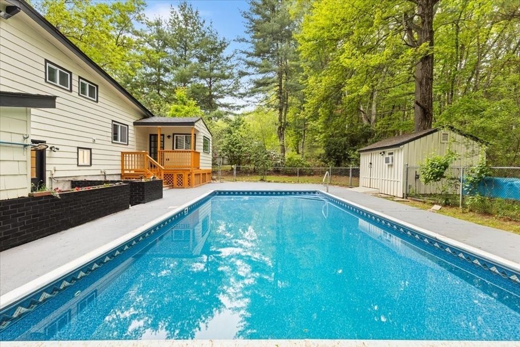 Exterior, Pool