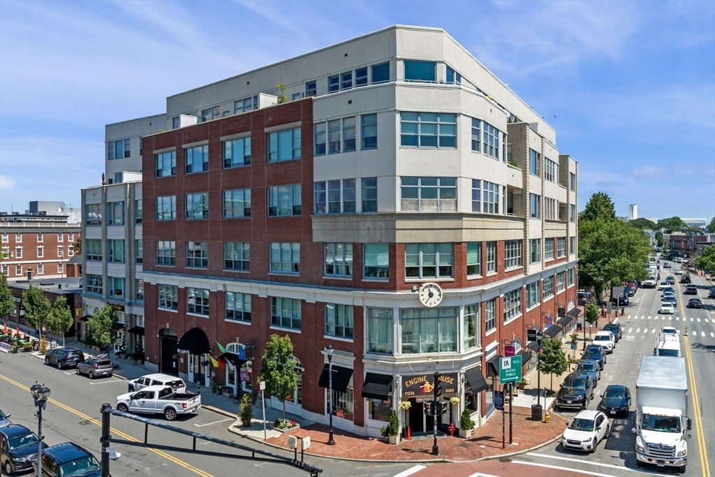 Exterior, Facade, Highrise