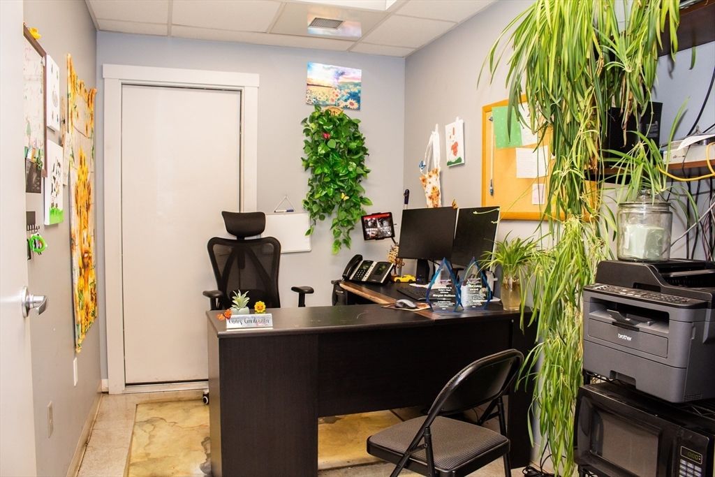Home Office, Interior