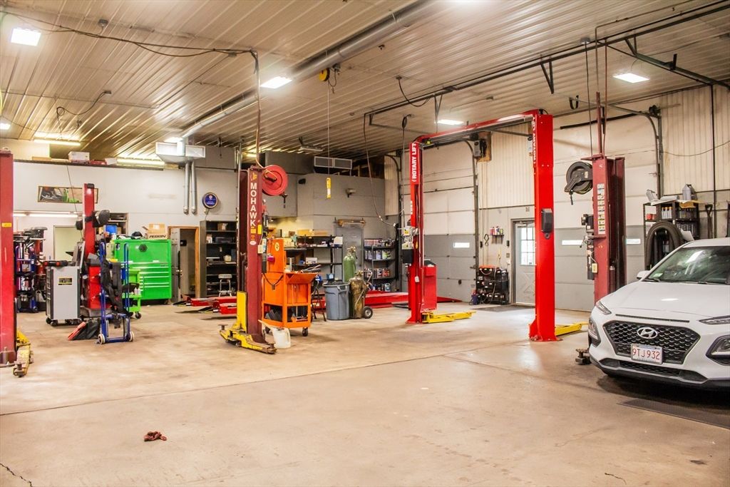 Garage, Interior