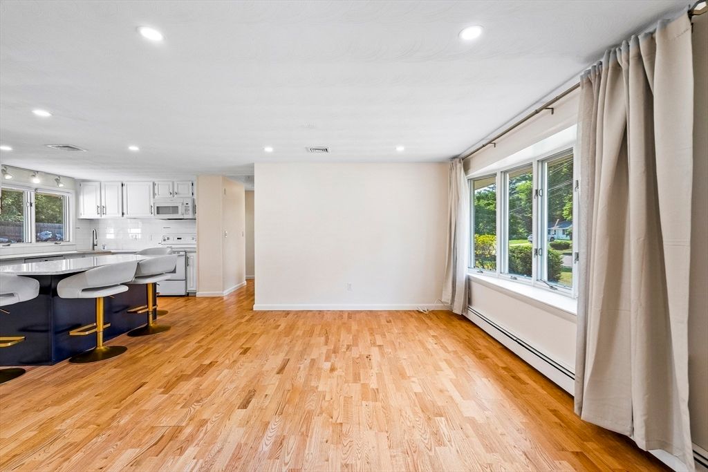 Dining room, Interior, Kitchen, Recessed Lighting, Wood Texture Flooring
