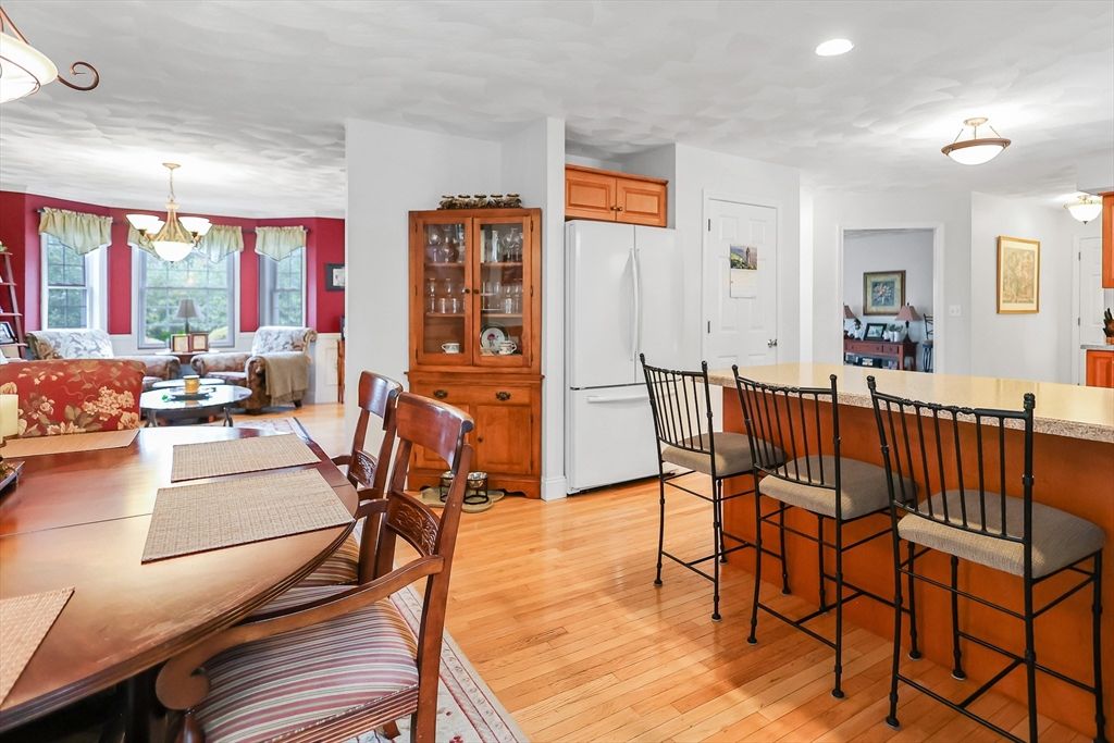 Dining room, Interior, Kitchen, Pendant Lights, Recessed Lighting, Wood Texture Flooring