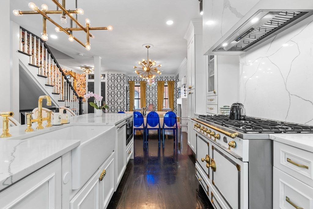 Dining room, Interior, Kitchen, Pendant Lights, Recessed Lighting, Wood Texture Flooring