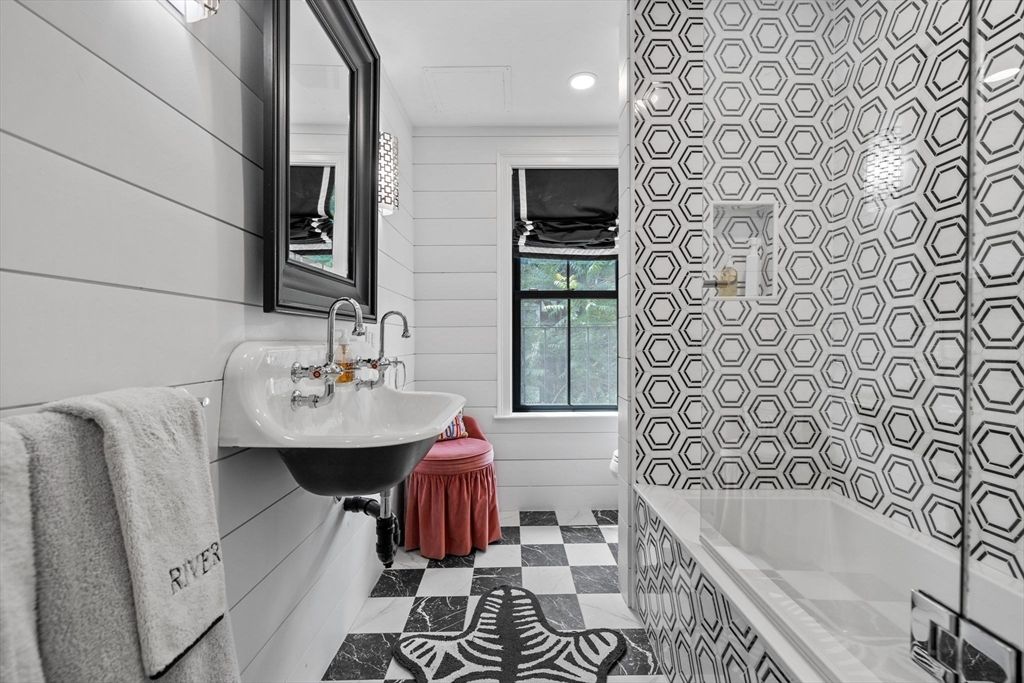 Bathroom, Interior, Recessed Lighting