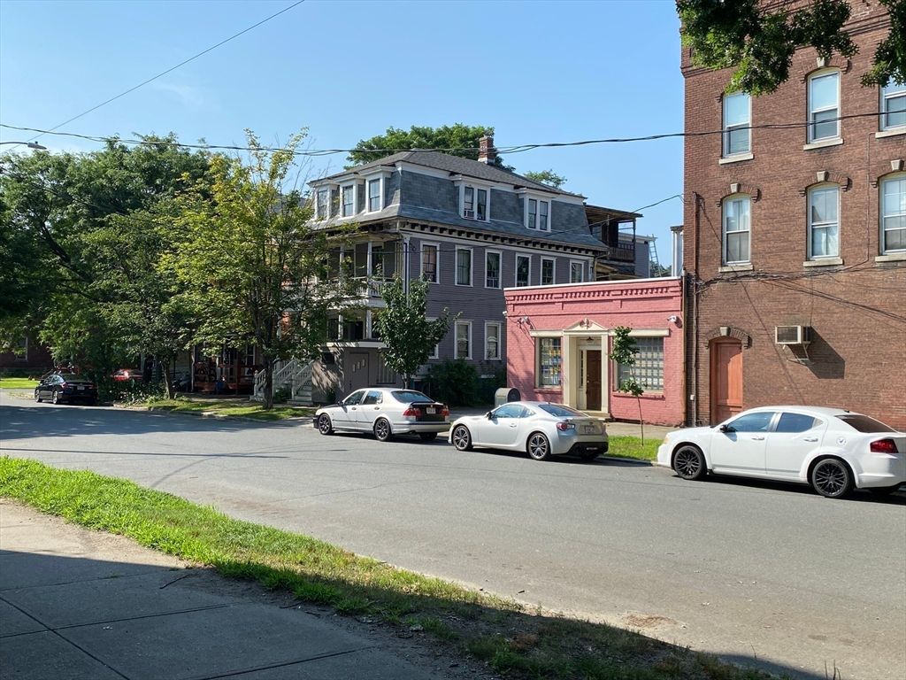Exterior, Facade, Brick Facade, Georgian