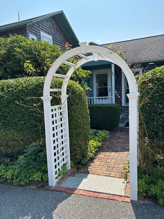 Exterior, Facade, None