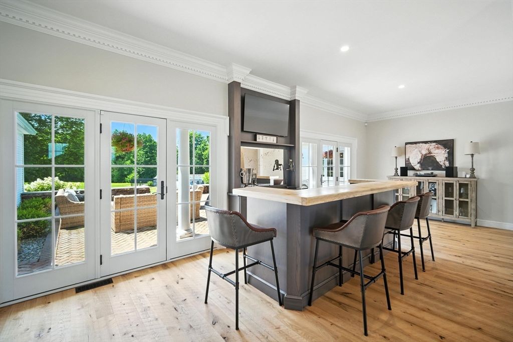Interior, Recessed Lighting, Wood Texture Flooring