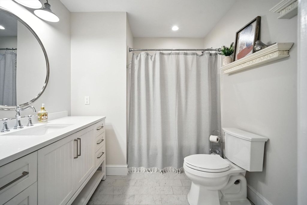 Bathroom, Interior, Marble, Recessed Lighting