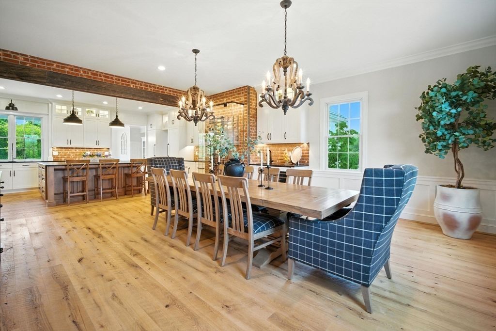 Chandelier, Dining room, Interior, Kitchen, Pendant Lights, Recessed Lighting, Wood Texture Flooring