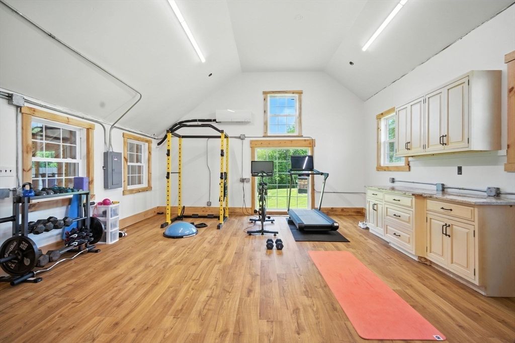 Fitness Equipment, Interior, Recessed Lighting, Wood Texture Flooring