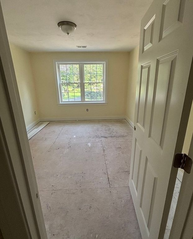 Empty room, Interior