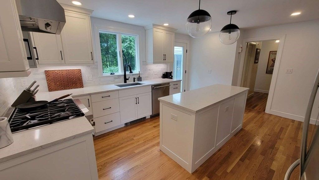 Interior, Kitchen, Pendant Lights, Recessed Lighting, Wood Texture Flooring